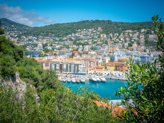 Fototapeta na wymiar vue sur le port de Nice
