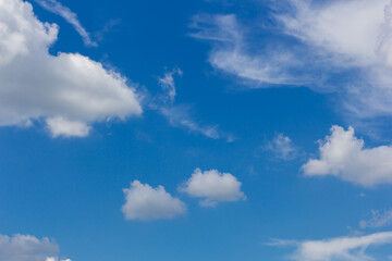 Fototapeta na wymiar Nice white cloud on the sky
