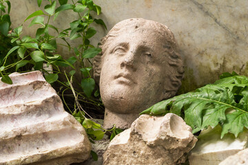 destroyed statue, fragments of female sculpture. - 363859054
