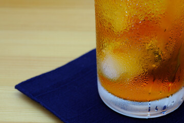 アイスティー入ったグラスのクローズアップ　iced tea