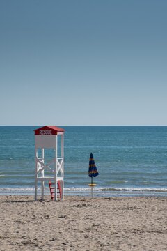 Torretta di salvataggio sulla spiaggia