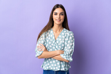 Young caucasian woman isolated on blue background keeping the arms crossed in frontal position