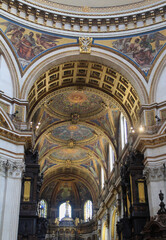 Fototapeta na wymiar Interiors of the St. Paul's Cathedral in London, UK