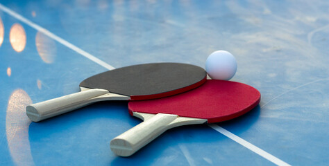 tennis de table sport loisir bleu rouge