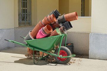gardening wheelbarrow cart with empty flower pots © sirylok