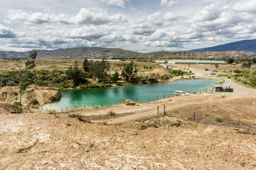 Lago en medio del desierto.