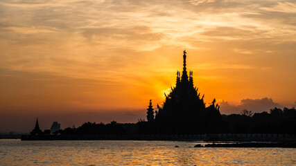 Obraz premium sunset over the church