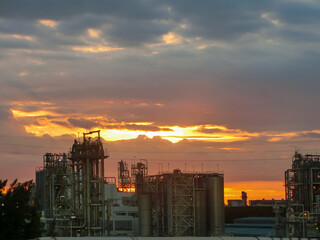 Fototapeta premium plant petrochemical An evening with the setting sun