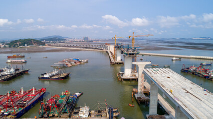 Obraz premium Chinese technology for bridge manufacturing works in port terminals