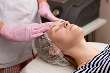 Obraz na płótnie Canvas Cosmetic beauty treatments massage