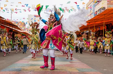 Foto auf Acrylglas Karneval Bolivianischer Karneval in Oruro mit maskierten Tänzern