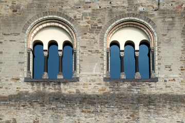 Bensberg, Altes Schloss, Romanische Rundbogenfenster
