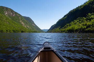 Front of a canoe on the Malbaie river, in the 