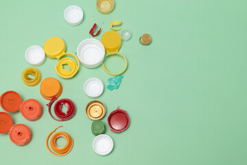 容器から外したプラスチックの蓋