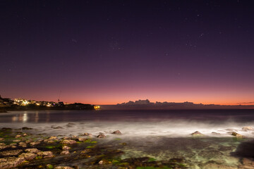 Fototapeta na wymiar rocks at the beach at twilight