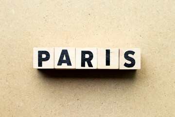 Obraz premium Letter block in word Paris on wood background