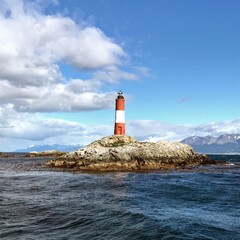 Faro Les Éclaireurs sobre el Canal de Beagle