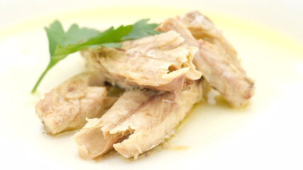 sardines with cucumber and red onion 