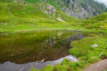 Fototapeta na wymiar alpine lake and rocks