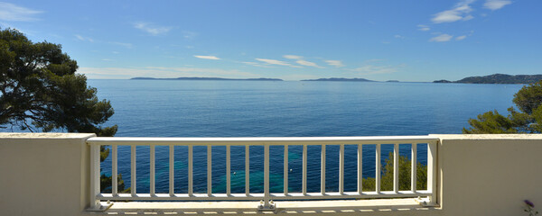 Panoramique vue sur mer à la corniche au Lavandou (83980), Var en Provence-Alpes-Côte-d'Azur, France © didier salou