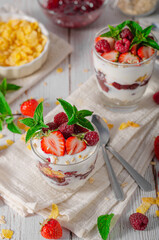 Granola yogurt fruits