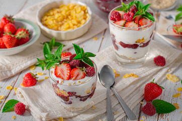 Granola yogurt fruits