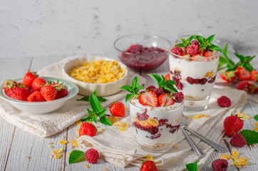 Granola yogurt fruits