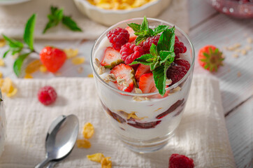 Granola yogurt fruits