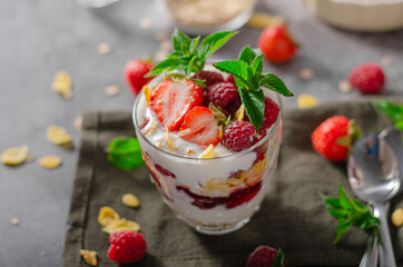 Granola yogurt fruits