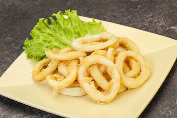 Roasted squid rings with salad