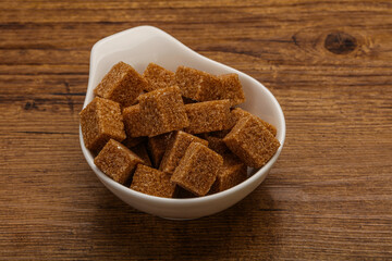 Cane sugar cubs in the bowl