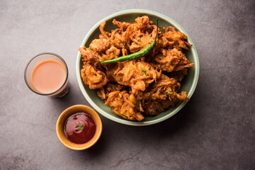 Crispy Onion Fritters or pakora known as Pyaj Pakoda or Kanda bhaji / Bhajji / bajji