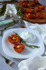 Grilled apricots with kernels, whipped cream and thyme