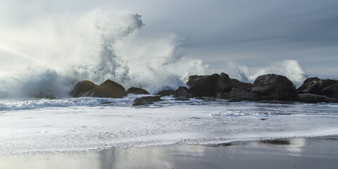 Powerful waves splashing