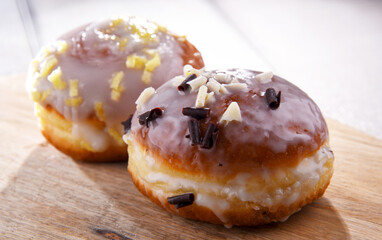 Composition with two berliner cakes