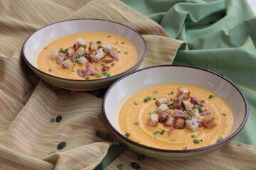 ream pumpkin soup with meat