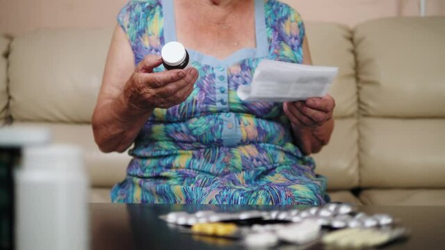 Closeup Hands Of An Old Eldery Woman Hold Many Different Pills In Hands. Nursing Retirement Home Concept Of Drug Selection And The Health Prevention During Coronavirus Covid 19 Pandemic, Home