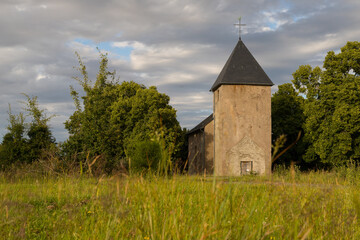 Kirche vom ehemaligen Eifeldorf Wollseifen im Nationalpark Eifel. 