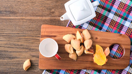 tea with curd cookies and dried fruits