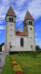 Fototapeta na wymiar Kirche St. Peter und Paul auf der Insel Reichenau am Bodensee