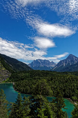 Fototapeta na wymiar Zugspitze mit dem Blindsee im Vordergrund
