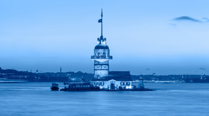 Istanbul Maiden Tower (kiz kulesi) at sunset - Istanbul, Turkey