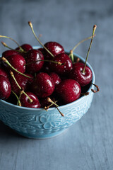 Ciliegie in una ciotola