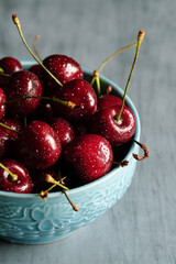 Ciliegie in una ciotola