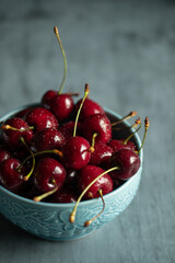 Ciliegie in una ciotola