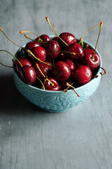 Ciliegie in una ciotola