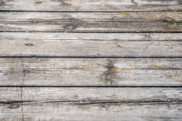 Fototapeta premium A wooden bench sitting next to a fence