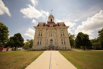 Naklejka premium country courthouse in the Midwest