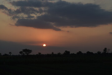 Fototapeta premium zachód słońca w chmurach