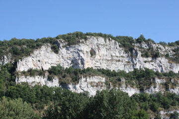 Fototapeta na wymiar paysage du lot , causses en Occitanie ,et ses falaises